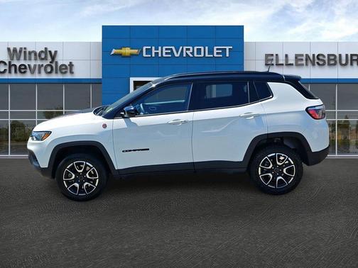 Bright White Clearcoat 2025 Jeep Compass Trailhawk