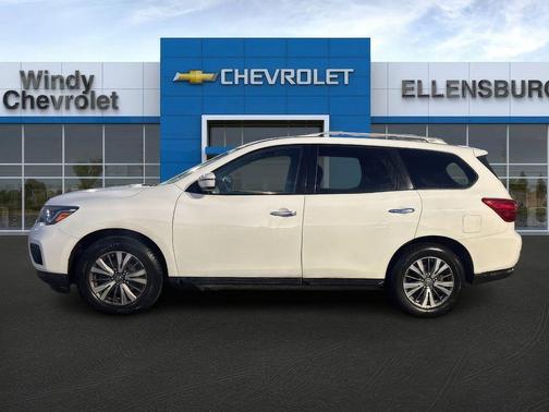 2017 Nissan Pathfinder SV