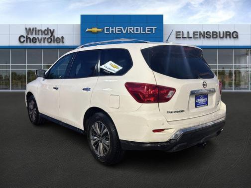 2017 Nissan Pathfinder SV