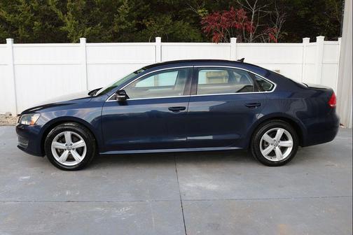 2013 Volkswagen Passat 2.0 TDI SE w/ Sunroof