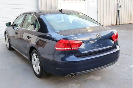 2013 Volkswagen Passat 2.0 TDI SE w/ Sunroof