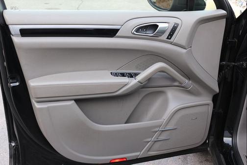 2014 Porsche Cayenne Platinum Edition