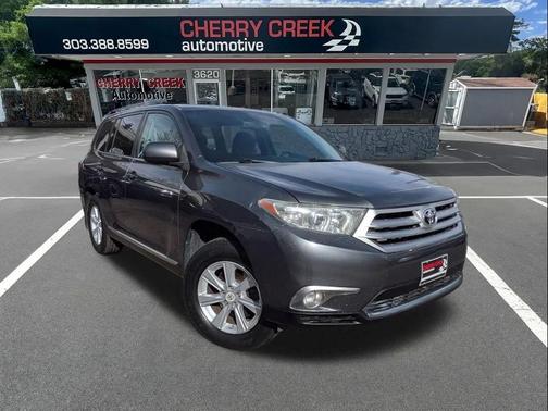 Magnetic Gray Metallic 2011 Toyota Highlander SE