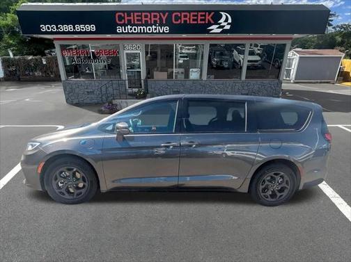 2022 Chrysler Pacifica Hybrid Touring L