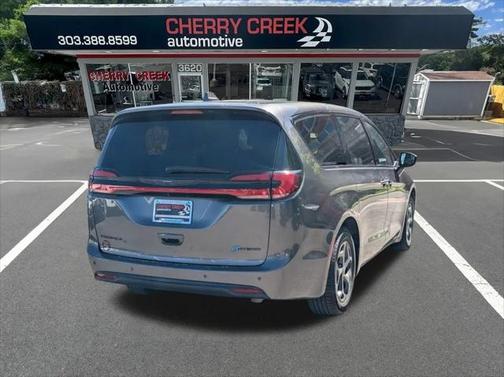 2022 Chrysler Pacifica Hybrid Touring L