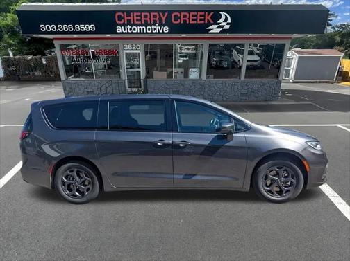 2022 Chrysler Pacifica Hybrid Touring L