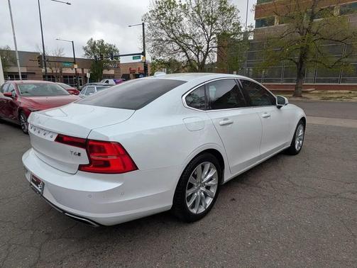 2017 Volvo S90 T6 Momentum