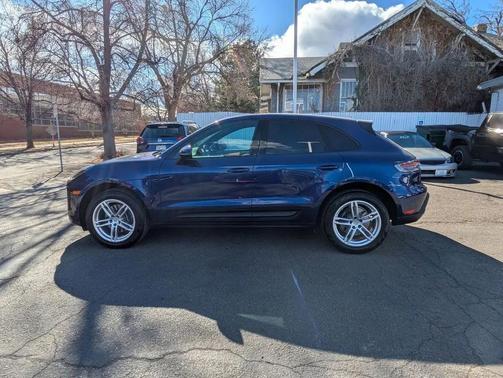 2022 Porsche Macan Base (PDK)