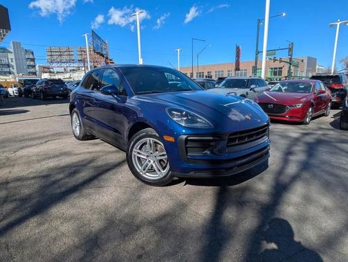2022 Porsche Macan Base (PDK)