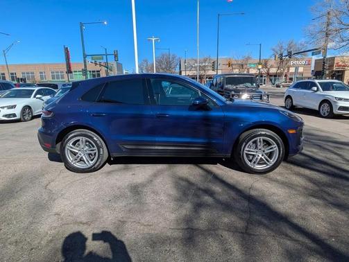 2022 Porsche Macan Base (PDK)