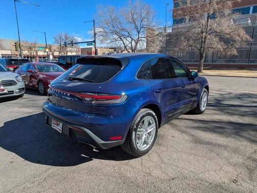 2022 Porsche Macan Base (PDK)