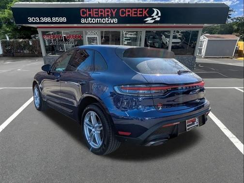 2022 Porsche Macan Base (PDK)