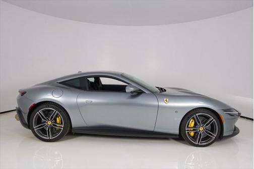 2021 Ferrari Roma .