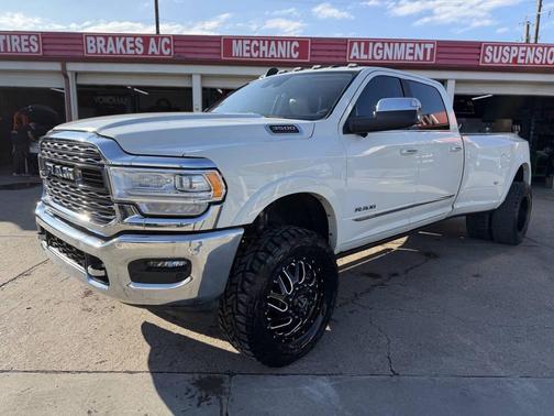 2022 RAM 3500 Limited Crew Cab 4x4 8' Box