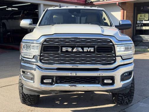 2022 RAM 3500 Limited Crew Cab 4x4 8' Box