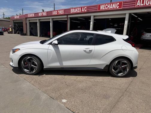 Chalk White 2019 Hyundai Veloster Base