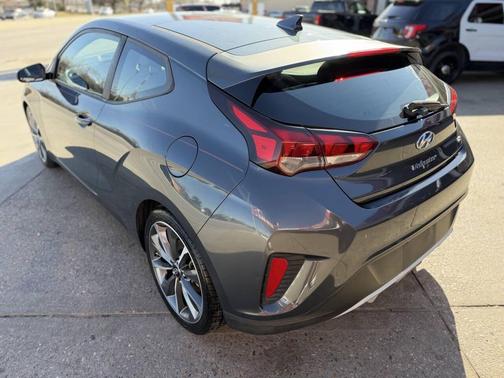 2020 Hyundai Veloster 2