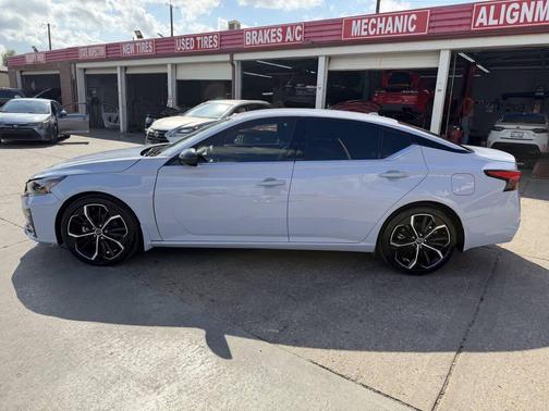 Turquoise 2025 Nissan Altima SR FWD