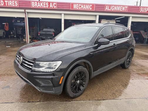 Deep Black Pearl 2019 Volkswagen Tiguan 2.0T SE