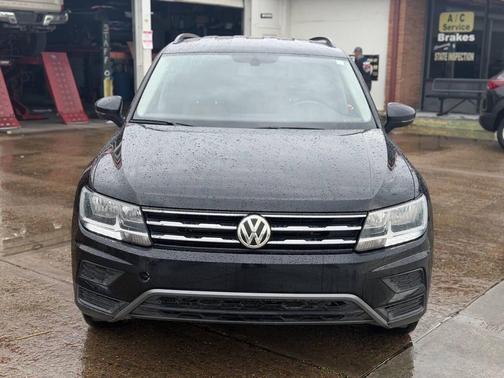Deep Black Pearl 2019 Volkswagen Tiguan 2.0T SE