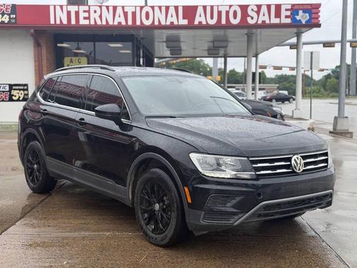 Deep Black Pearl 2019 Volkswagen Tiguan 2.0T SE