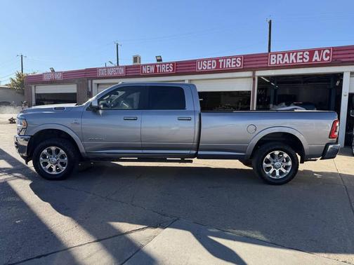 2019 RAM 3500 Laramie Crew Cab 4x4 8' Box