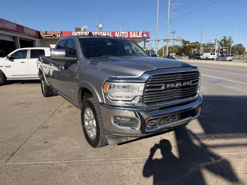 2019 RAM 3500 Laramie Crew Cab 4x4 8' Box