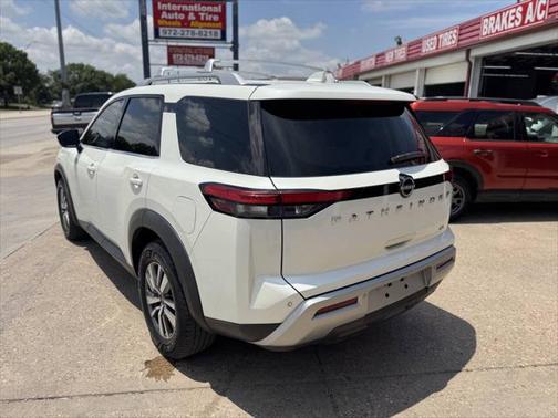2022 Nissan Pathfinder SL 2WD