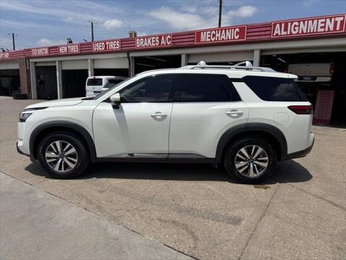 2022 Nissan Pathfinder SL 2WD