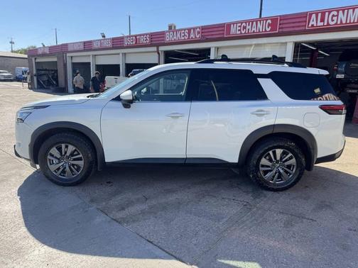 2022 Nissan Pathfinder SV 2WD