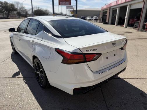 2023 Nissan Altima SR FWD