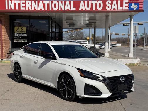 2023 Nissan Altima SR FWD