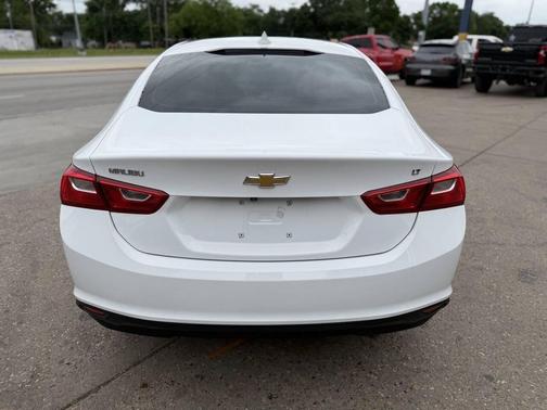 Summit White 2023 Chevrolet Malibu FWD 1LT