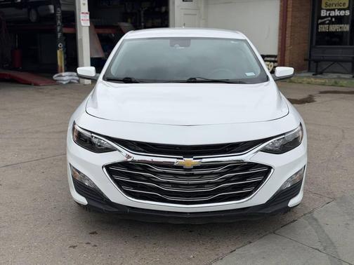 Summit White 2023 Chevrolet Malibu FWD 1LT