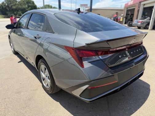 Ecotronic Gray 2025 Hyundai ELANTRA SE