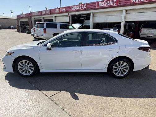 2022 Toyota Camry LE