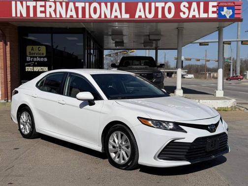 2022 Toyota Camry LE