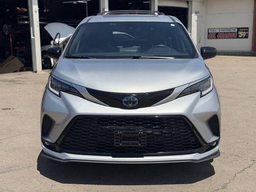 Celestial Silver Metallic 2021 Toyota Sienna XSE 7 Passenger