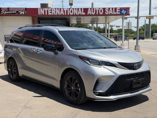 Celestial Silver Metallic 2021 Toyota Sienna XSE 7 Passenger