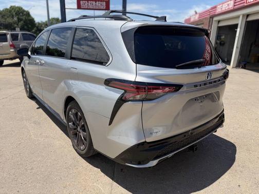 Celestial Silver Metallic 2021 Toyota Sienna XSE 7 Passenger