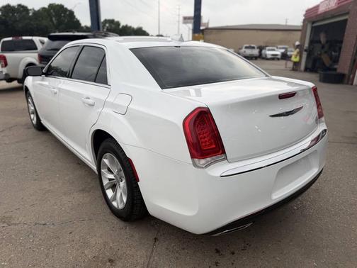 Bright White Clearcoat 2023 Chrysler 300 Touring