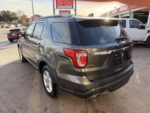 Magnetic Metallic 2018 Ford Explorer XLT
