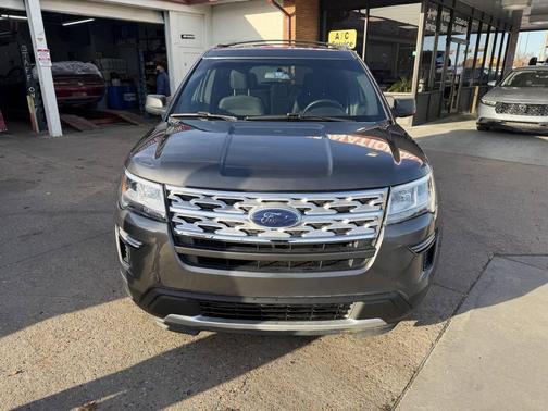 Magnetic Metallic 2018 Ford Explorer XLT