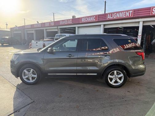 Magnetic Metallic 2018 Ford Explorer XLT