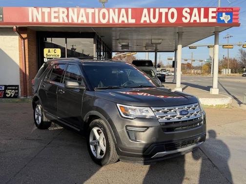 Magnetic Metallic 2018 Ford Explorer XLT