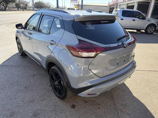 2024 Nissan Kicks SR