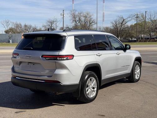 2022 Jeep Grand Cherokee L Laredo