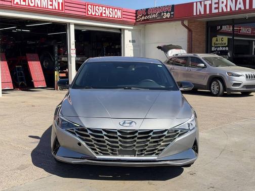 2023 Hyundai ELANTRA SE