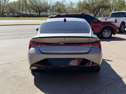 2023 Hyundai ELANTRA SE