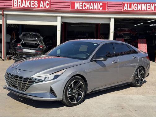 2023 Hyundai ELANTRA SE